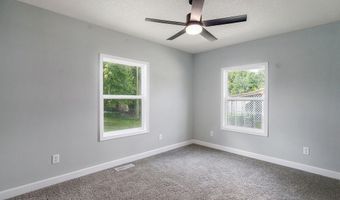 116 E Hadley St, Aurora, MO 65605