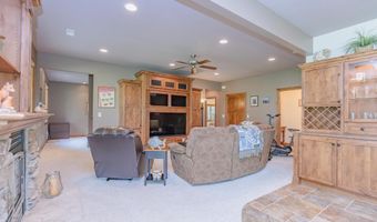 932 Emerald Pines Dr, Arnolds Park, IA 51331