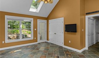 16 Leonard Dr, North Smithfield, RI 02896