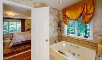 12 Lyndenwood Dr, Brookfield, CT 06804