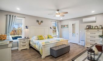 40 Knoll Crest Dr, Bangor, ME 04401