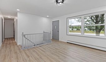 62 Fletcher Rd, Auburn, ME 04210