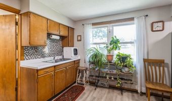 906 Grove St, Adel, IA 50003