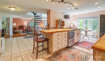 14 Shelton Branch Rd, Barnardsville, NC 28709