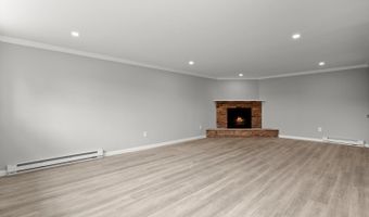 12 Cel Bret Dr, Danbury, CT 06810