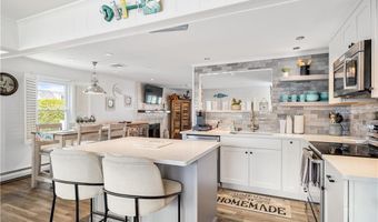 35 Willow Ave, Narragansett, RI 02882