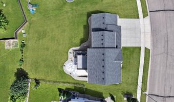 3906 Lone Peak Dr, Bismarck, ND 58503