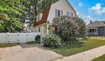 15 Wollaston St, Cranston, RI 02910