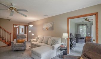 2641 Topflite Dr, Akron, OH 44312