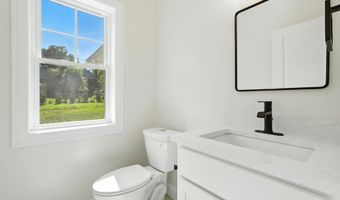 13 Kenwood Cir, Bloomfield, CT 06002