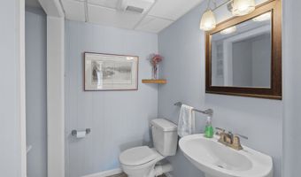 35 Greenwood Rd, Amherst, NH 03031