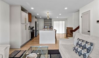 690 S Newark Ct, Aurora, CO 80012