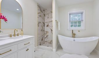 12 Summit Ter, Falmouth, ME 04105