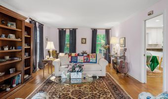 17 Greyledge Dr, Albany, NY 12211