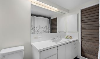 1789 Laukahi St, Honolulu, HI 96821
