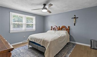 162 Pine St, Warwick, RI 02888