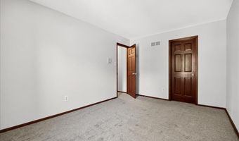 465 Redwood Forest Dr, Ballwin, MO 63021