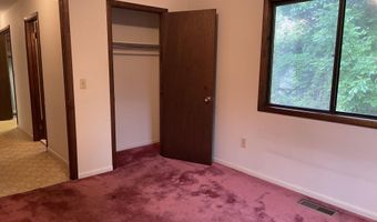 21 Windsor Ln, Cos Cob, CT 06807