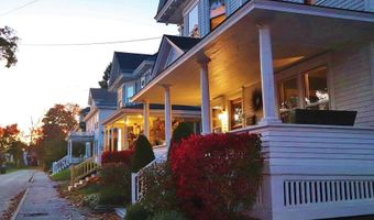 15 McKinley St, Bangor, ME 04401