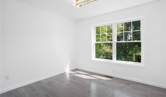 18 Pleasantview Ave, Johnston, RI 02919