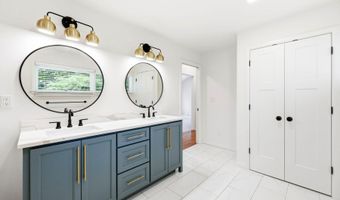 1007 Evergreen Rd, Anchorage, KY 40223