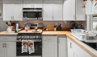 8 Mary Ct, Barnegat, NJ 08005