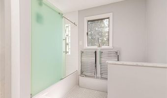 25 Spanker St, Jamestown, RI 02835