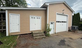 1 Edgewood Ave, Hopkinton, RI 02804