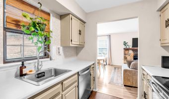 212 Wellington Pl, Aberdeen, NJ 07747