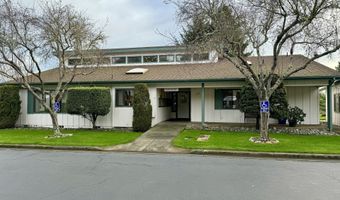 801 BROOKHAVEN Dr, Brookings, OR 97415