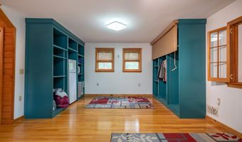 68 Merrimack Rd, Amherst, NH 03031