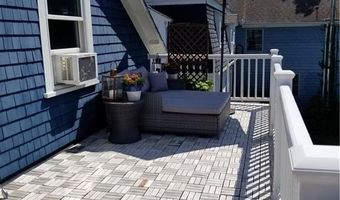 19 Stockholm St, Newport, RI 02840