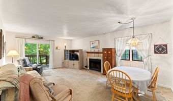 156 Heatherwood Dr 156, Brookfield, CT 06804