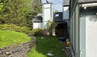 1143 Leesome Ln, Altamont, NY 12009