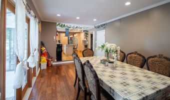 51 Aspen Cir, Albany, NY 12208