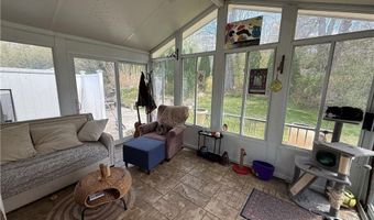 1 Edgewood Ave, Hopkinton, RI 02804