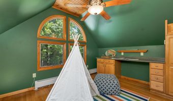 82 Pilgrim Dr, Bedford, NH 03110