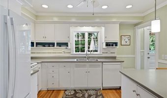 16 Brown Ave, Barrington, RI 02806