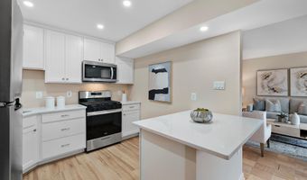 3 CANTERBURY Sq 402, Alexandria, VA 22304