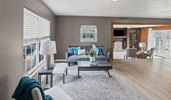 2405 Woodcrest Dr, Alton, IL 62002