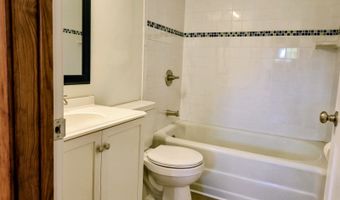 18 Avon Pl, Athens, OH 45701
