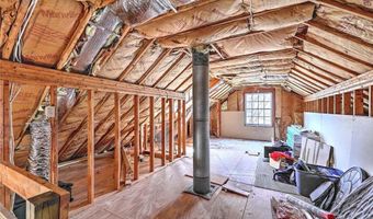 17 Mosher Dr, Barrington, RI 02806