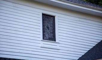 66 Weaver St, Baxley, GA 31513