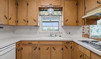826 SKYLINE Dr, Cheyenne, WY 82009