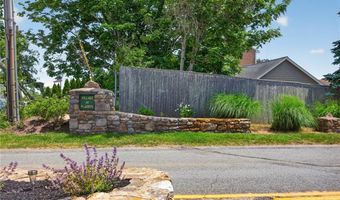 8 SOUTHWEST Rd, Narragansett, RI 02882