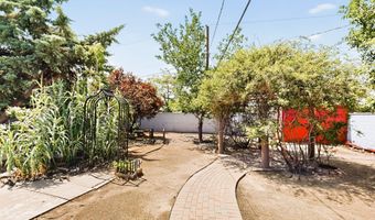 805 INDIANA St SE, Albuquerque, NM 87108