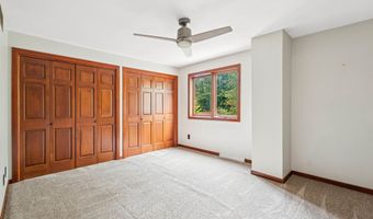1331 N BRIARCLIFF Dr, Appleton, WI 54915