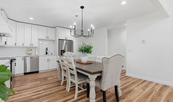 309 W Locust St, Aurora, MO 65605