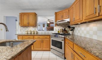 34 Finch Ln, North Kingstown, RI 02874