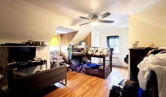 29 Hooker Rd, Bridgeport, CT 06610